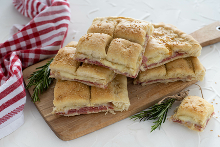 Focaccia al salame
